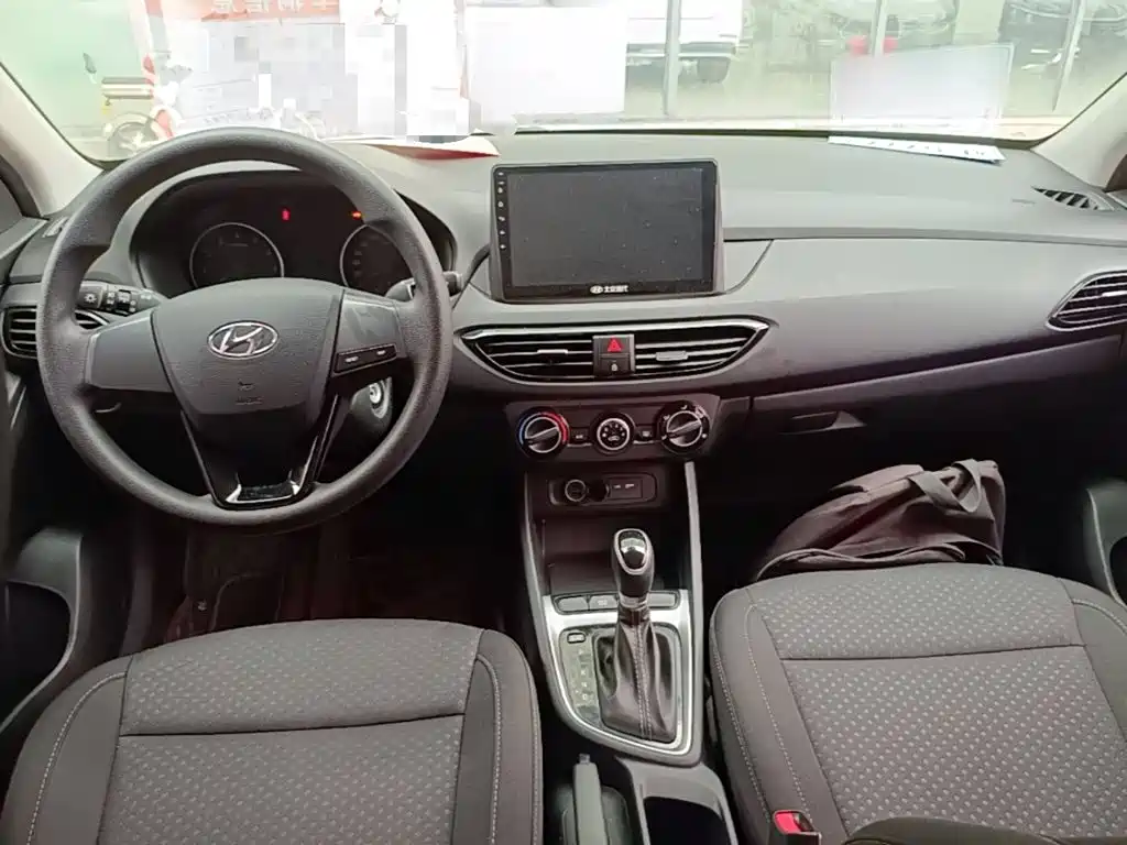 Hyundai Elantra — миниатюра 10