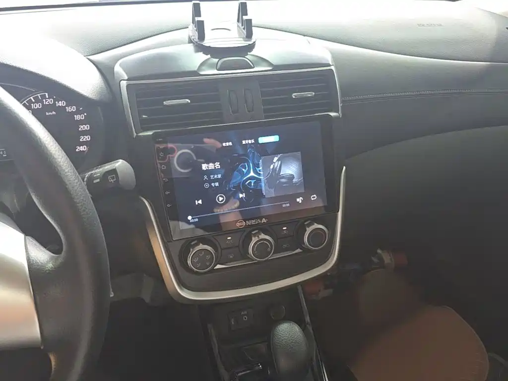 Nissan Tiida — миниатюра 18