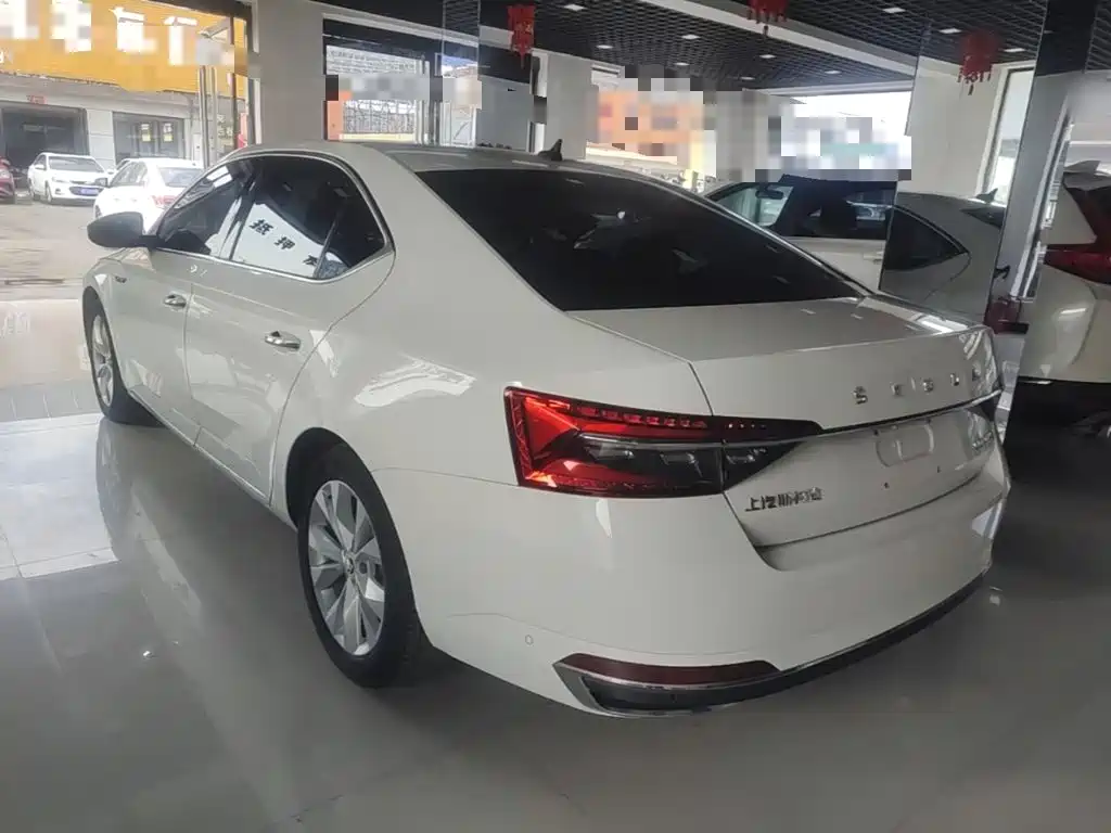 Skoda Superb — миниатюра 5