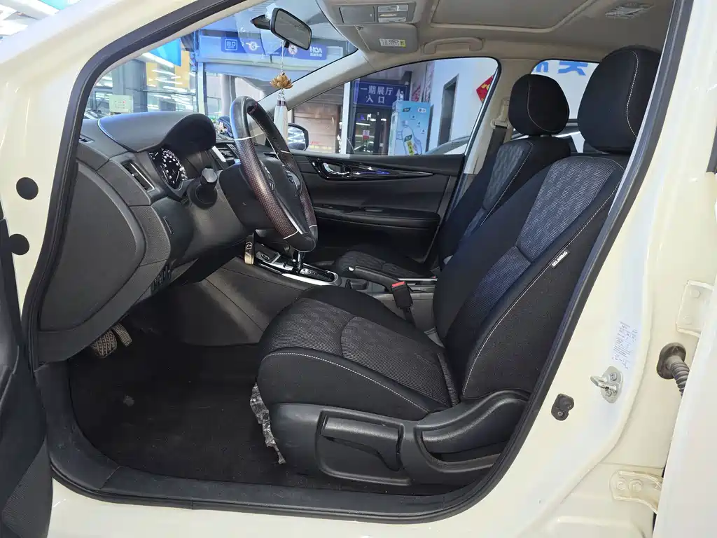 Nissan Tiida — миниатюра 7