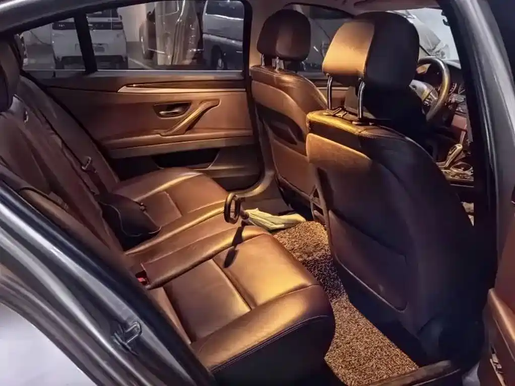 BMW 5 Series — миниатюра 7