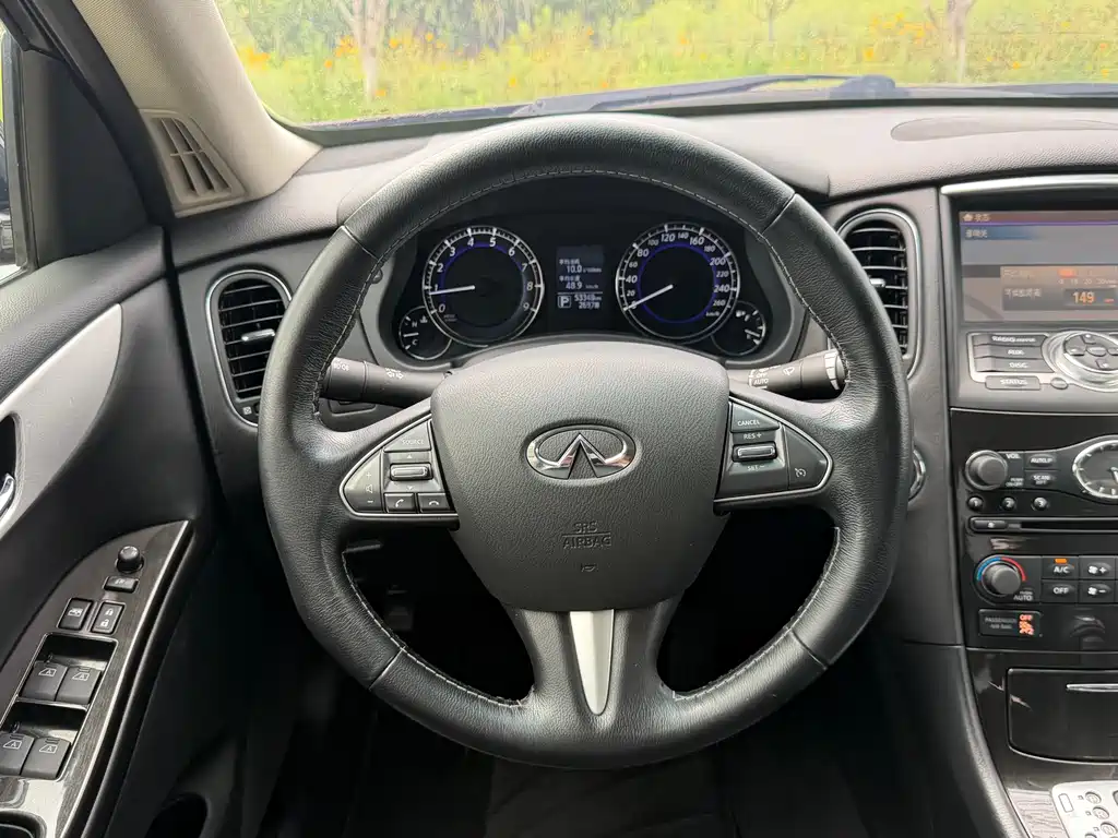 Infiniti QX50 2015 2.5L Comfort