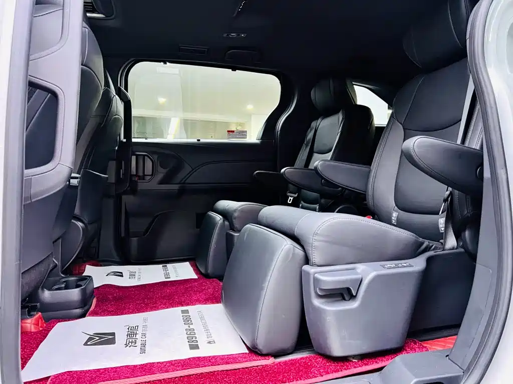 Toyota Sienna — миниатюра 15