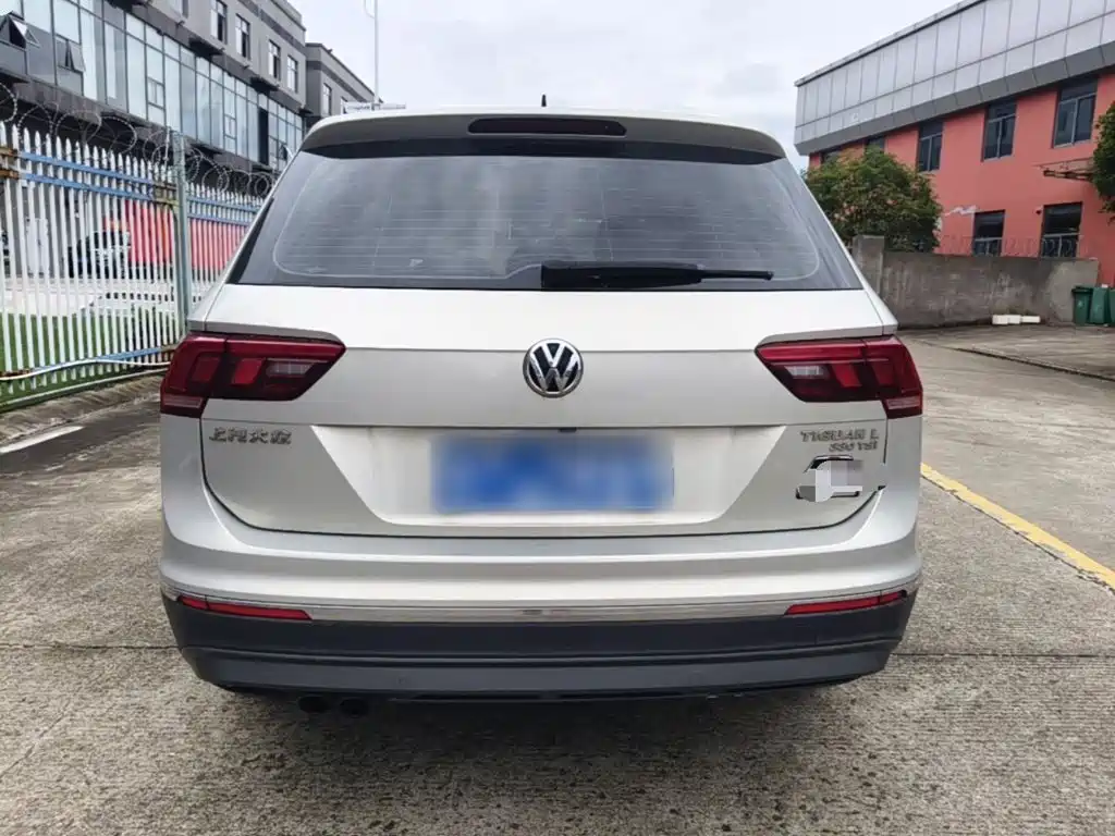 Volkswagen Tiguan L L 2017 330TSI AT Luxury