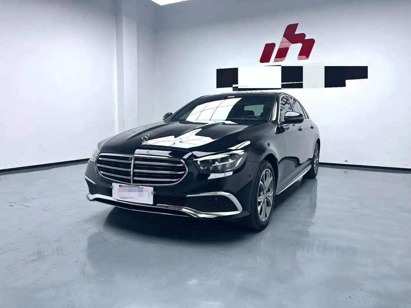 奔驰E级 2023款 E 300 L 运动豪华型 2023