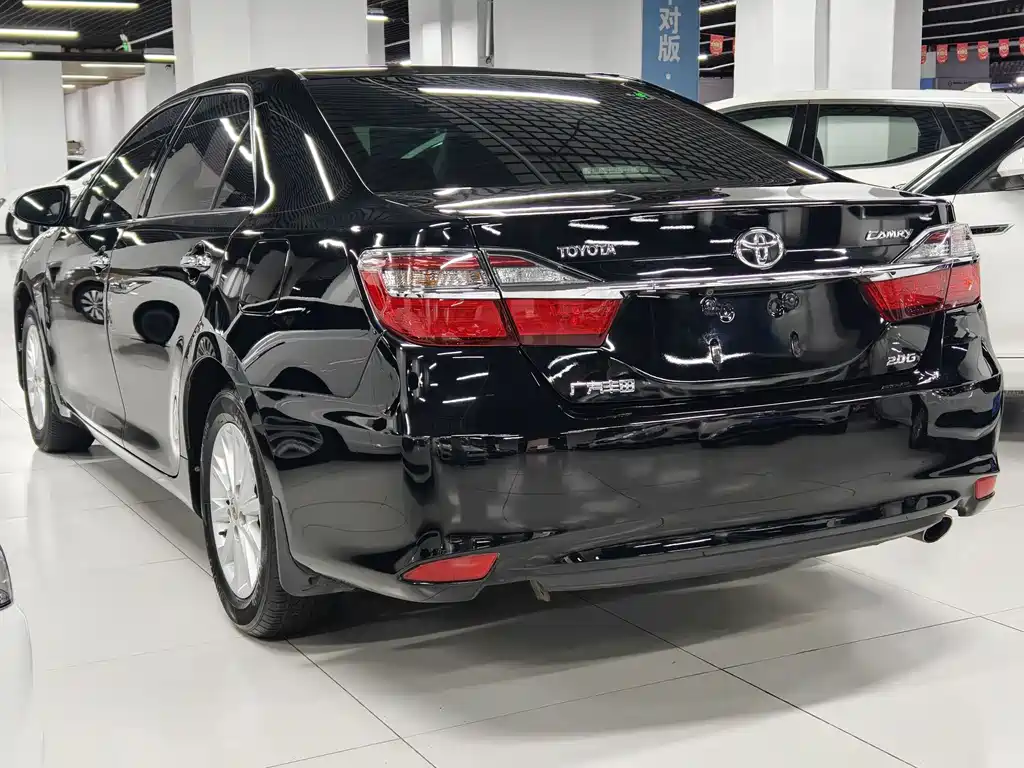 Toyota Camry — миниатюра 4