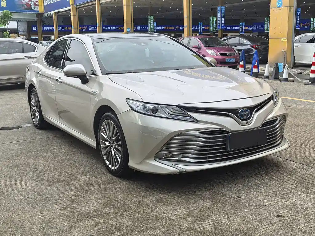 Toyota Camry — миниатюра 3
