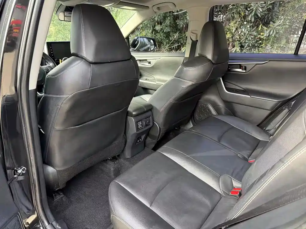 Toyota RAV4 — миниатюра 5