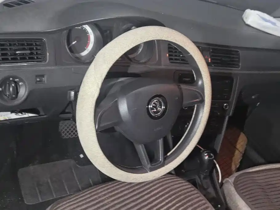 Skoda Rapid Spaceback — миниатюра 15