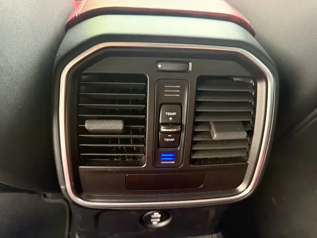 Porsche Macan — миниатюра 9