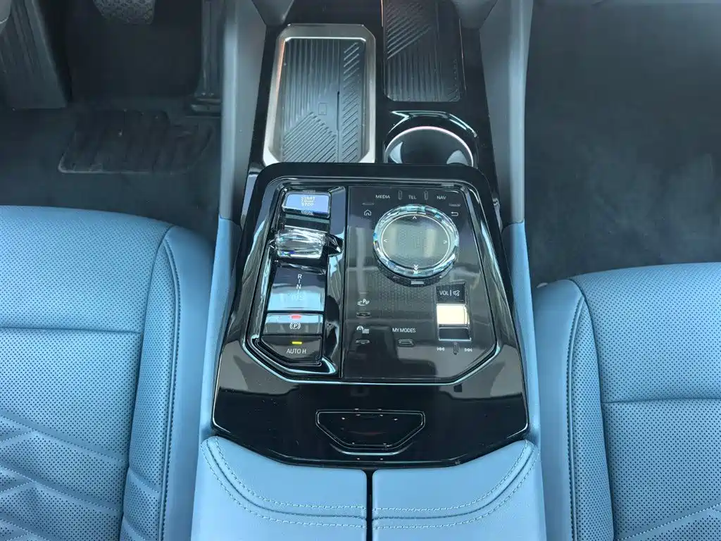 BMW 5 Series — миниатюра 11