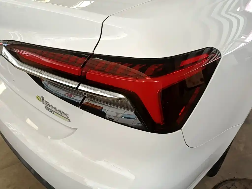 Roewe i6 MAX New Energy — миниатюра 8