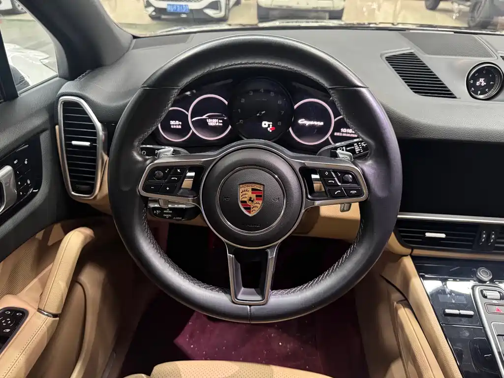 Porsche Cayenne — миниатюра 7