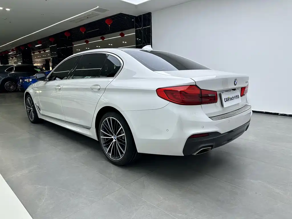 BMW 5 Series — миниатюра 9