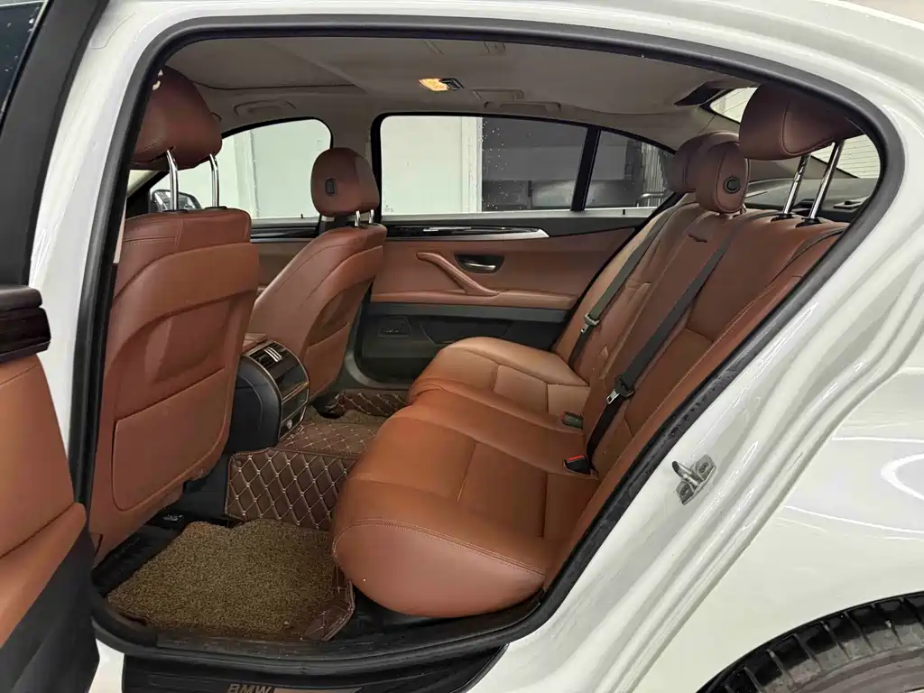 BMW 5 Series — миниатюра 6