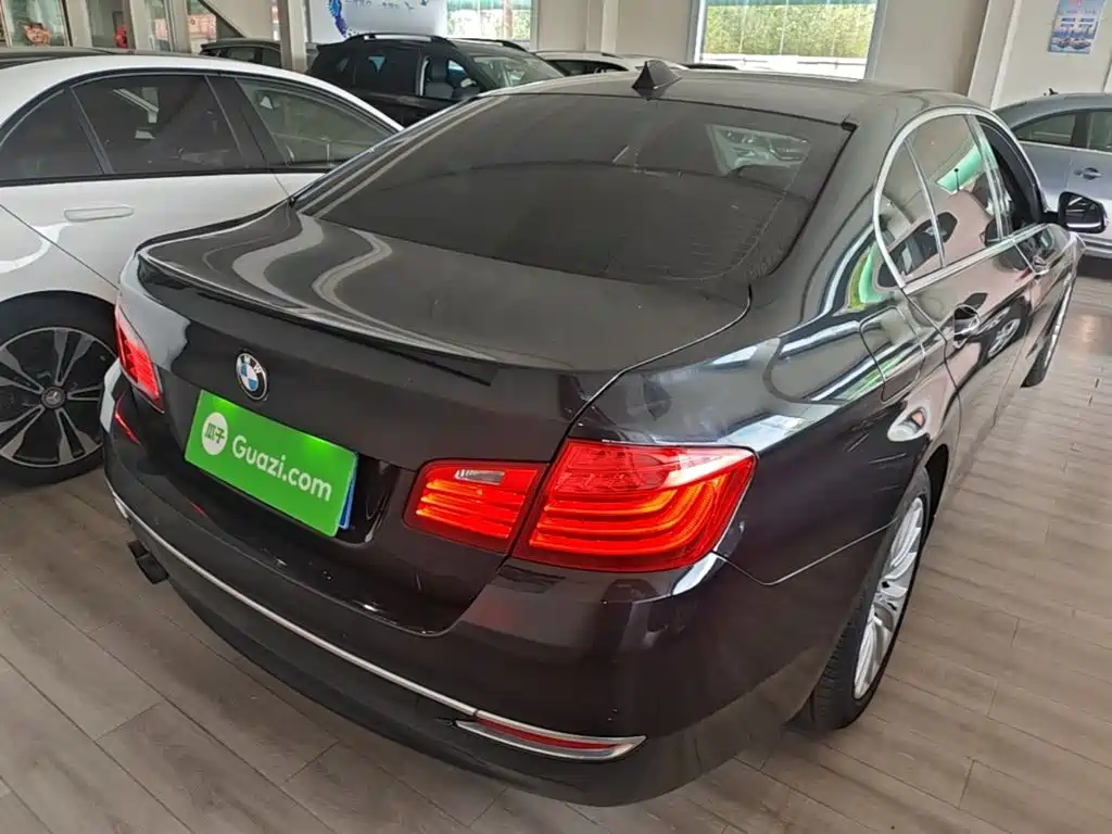 BMW 5 Series — миниатюра 6