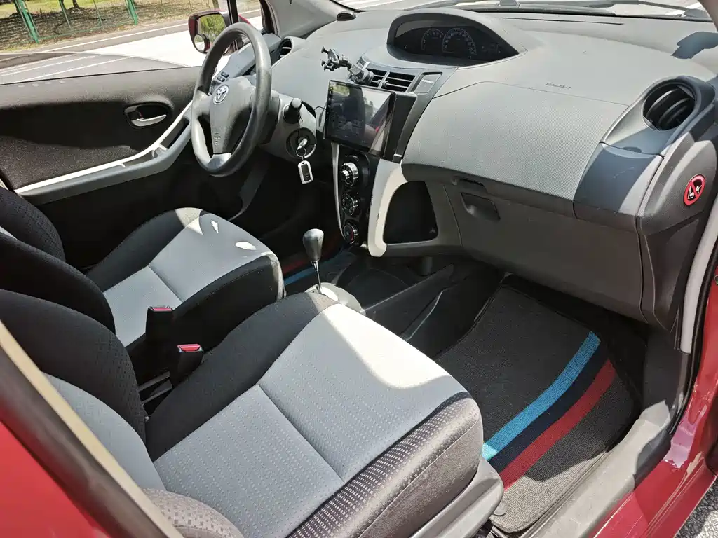 Toyota Yaris — миниатюра 7