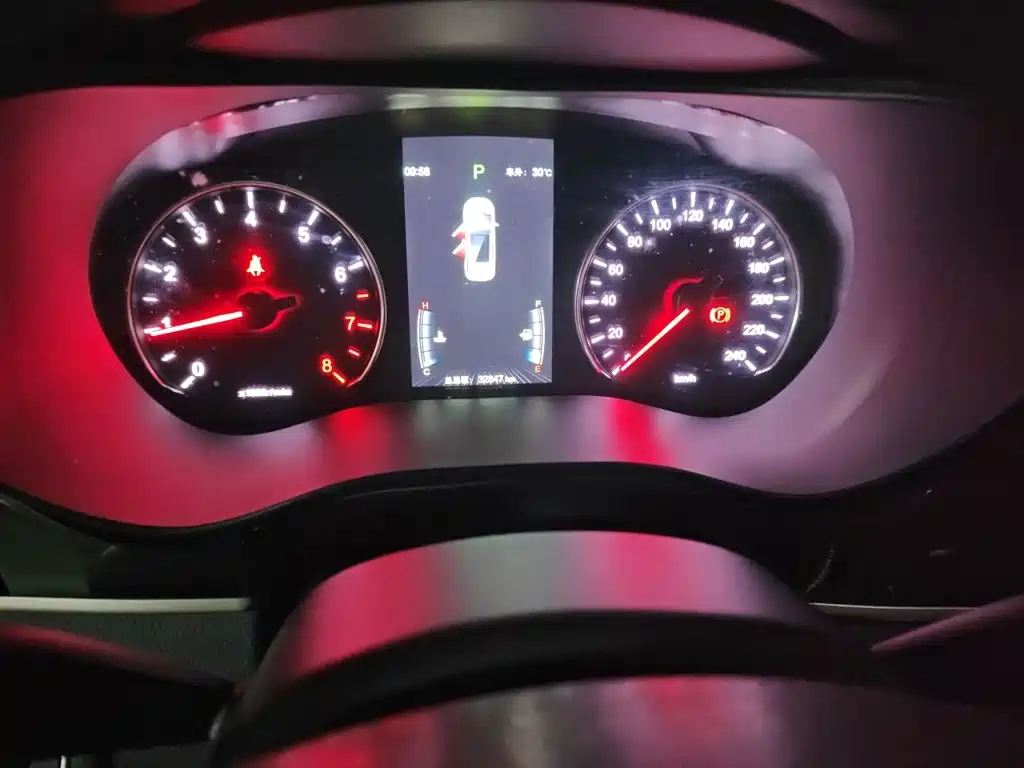BYD MAX — миниатюра 8