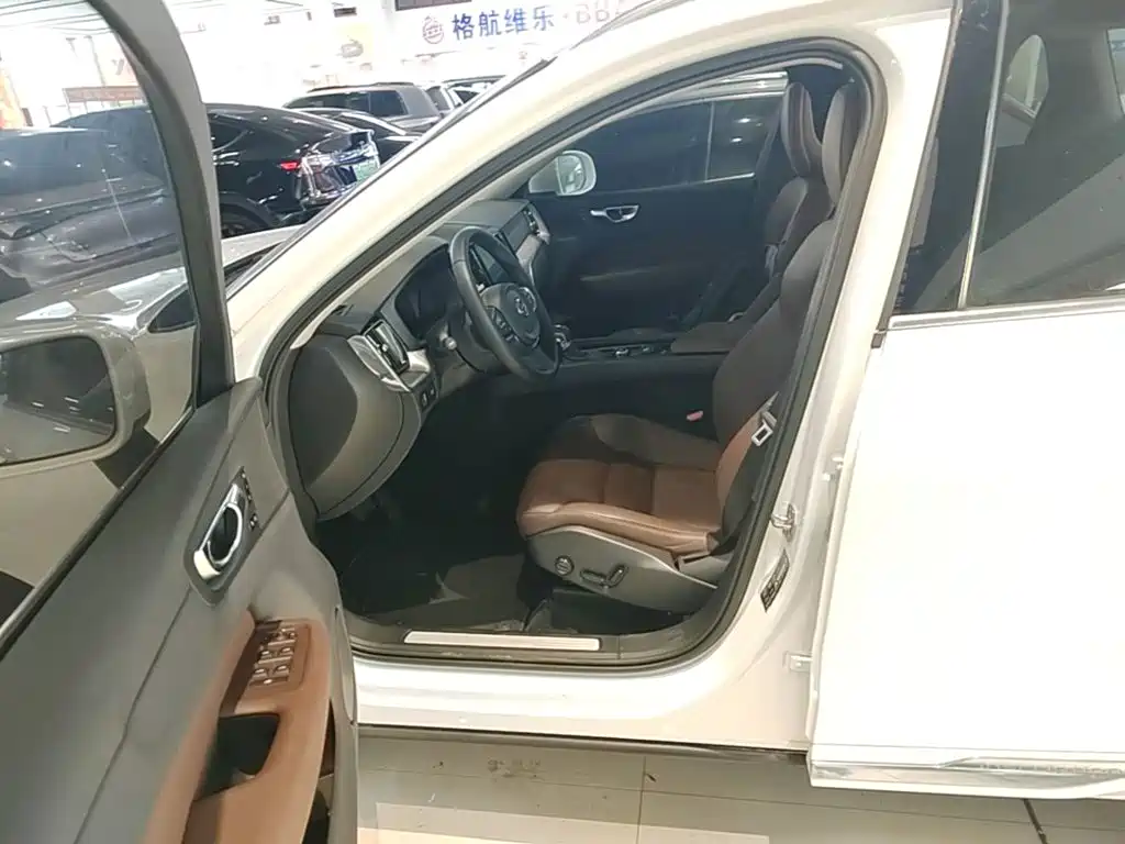 Volvo XC60 — миниатюра 15