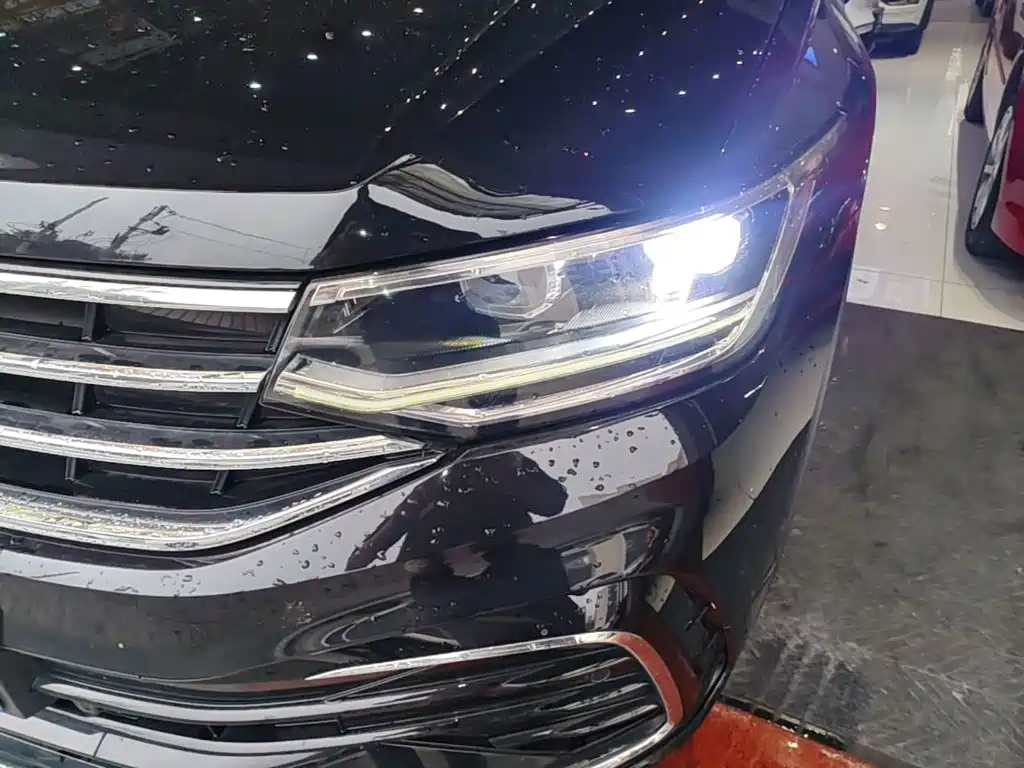 Volkswagen Tiguan L — миниатюра 18