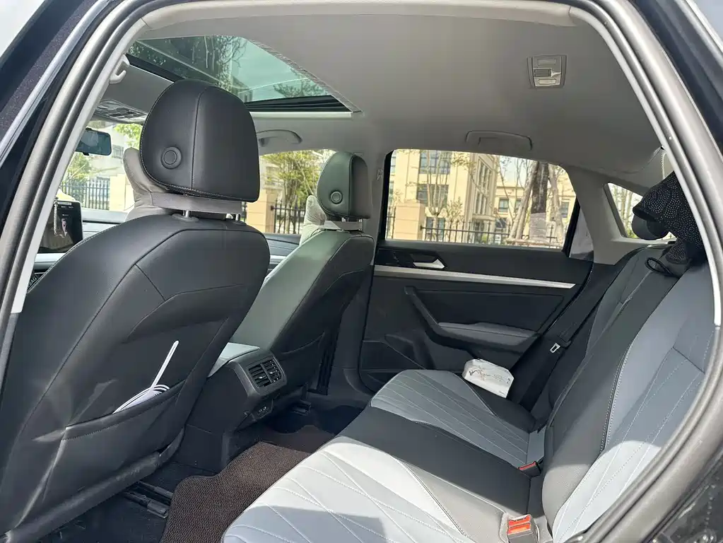 Volkswagen Lavida — миниатюра 5