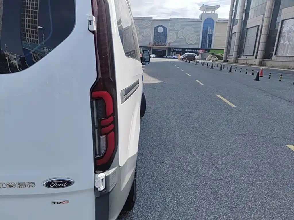 Ford Transit — миниатюра 24