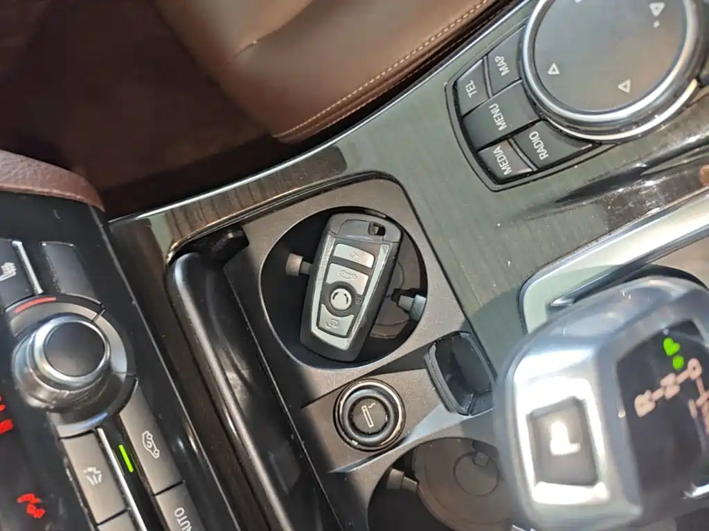 BMW 5 Series — миниатюра 9
