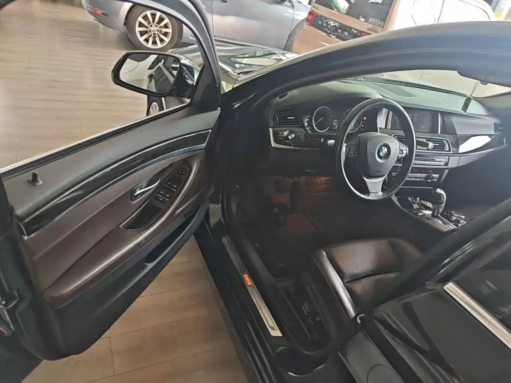 BMW 5 Series — миниатюра 16
