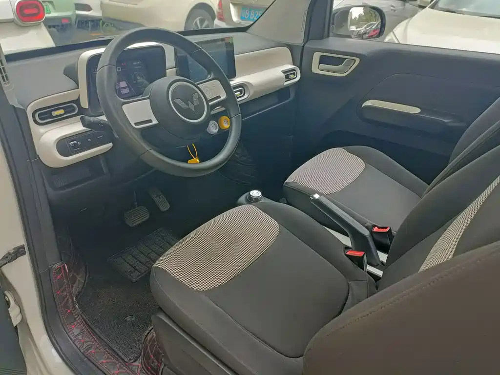 Wuling MINIEV — миниатюра 9