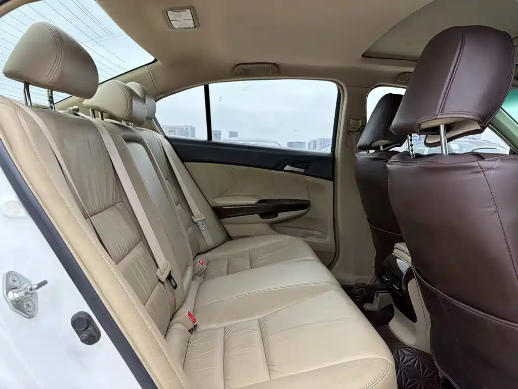 Honda Accord — миниатюра 14