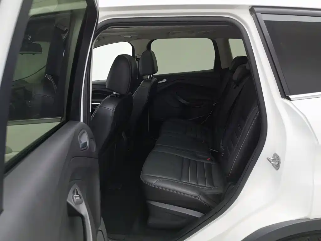 Ford Kuga — миниатюра 15