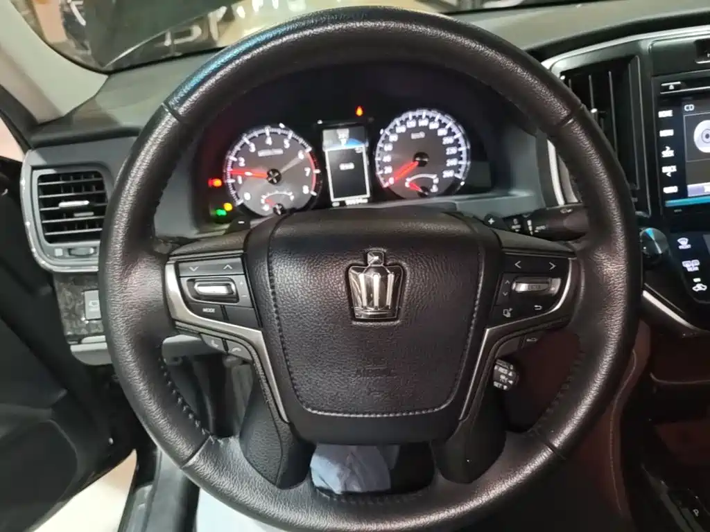 Toyota Crown — миниатюра 11