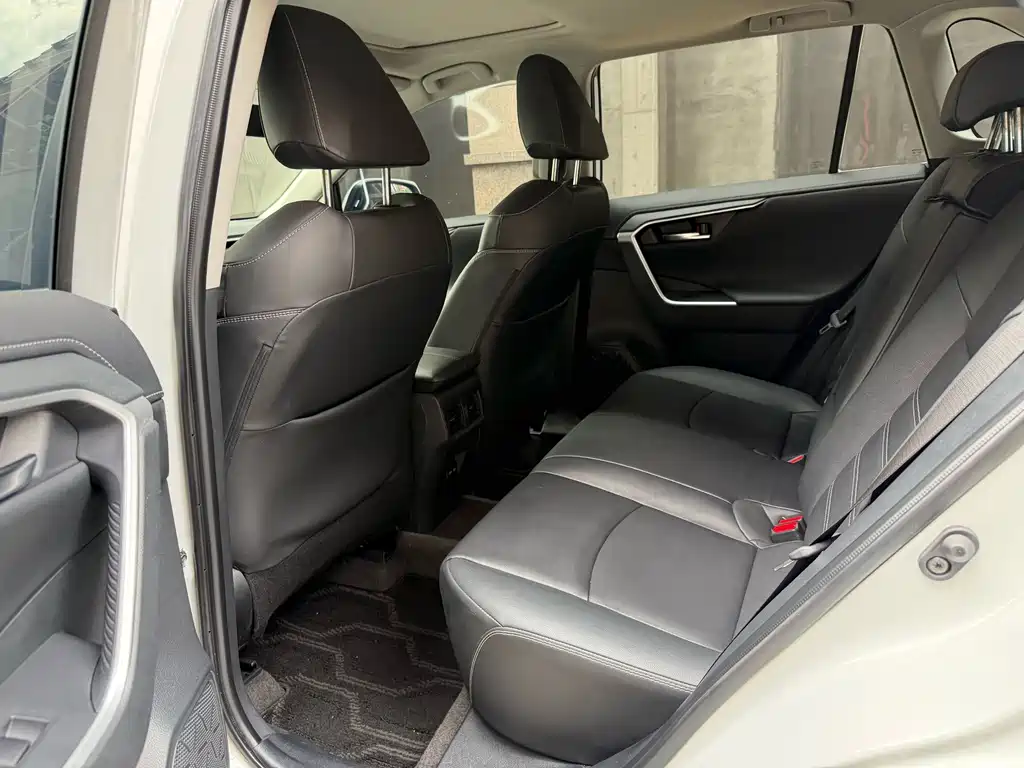Toyota RAV4 — миниатюра 7