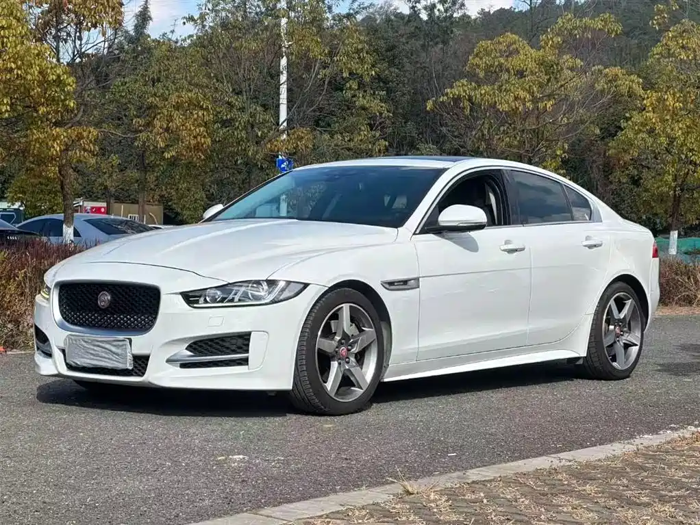 Купить Jaguar XE