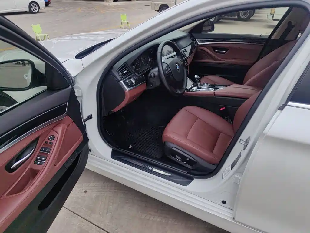 BMW 5 Series — миниатюра 4