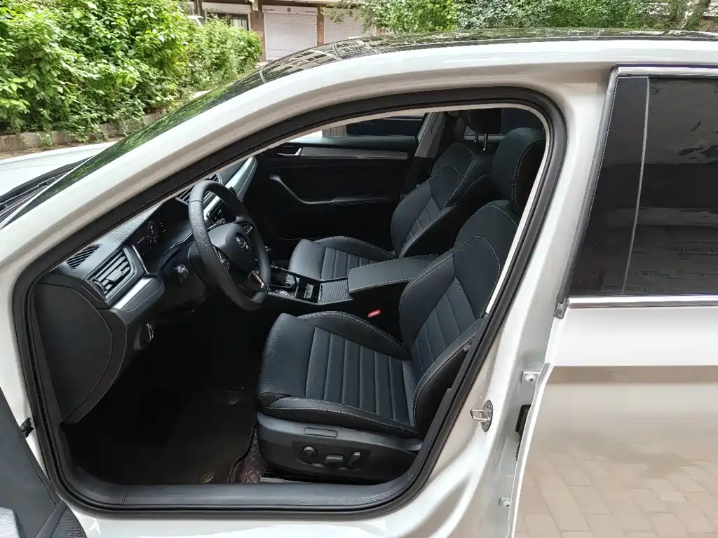 Skoda Superb — миниатюра 11