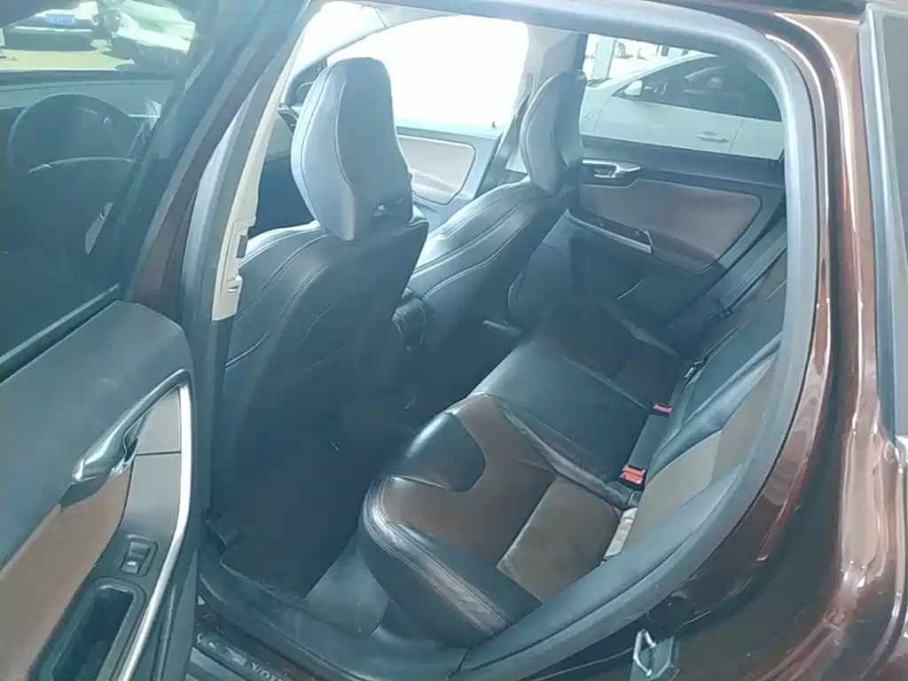 Volvo XC60 (Import) — миниатюра 17