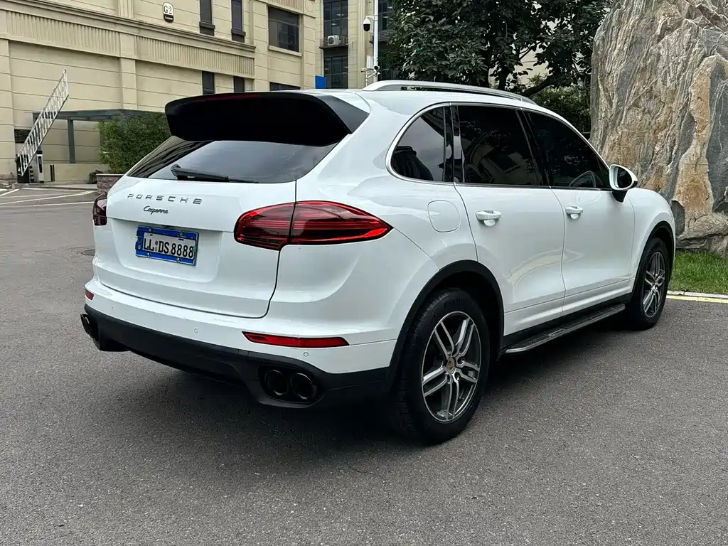 Porsche Cayenne — миниатюра 4