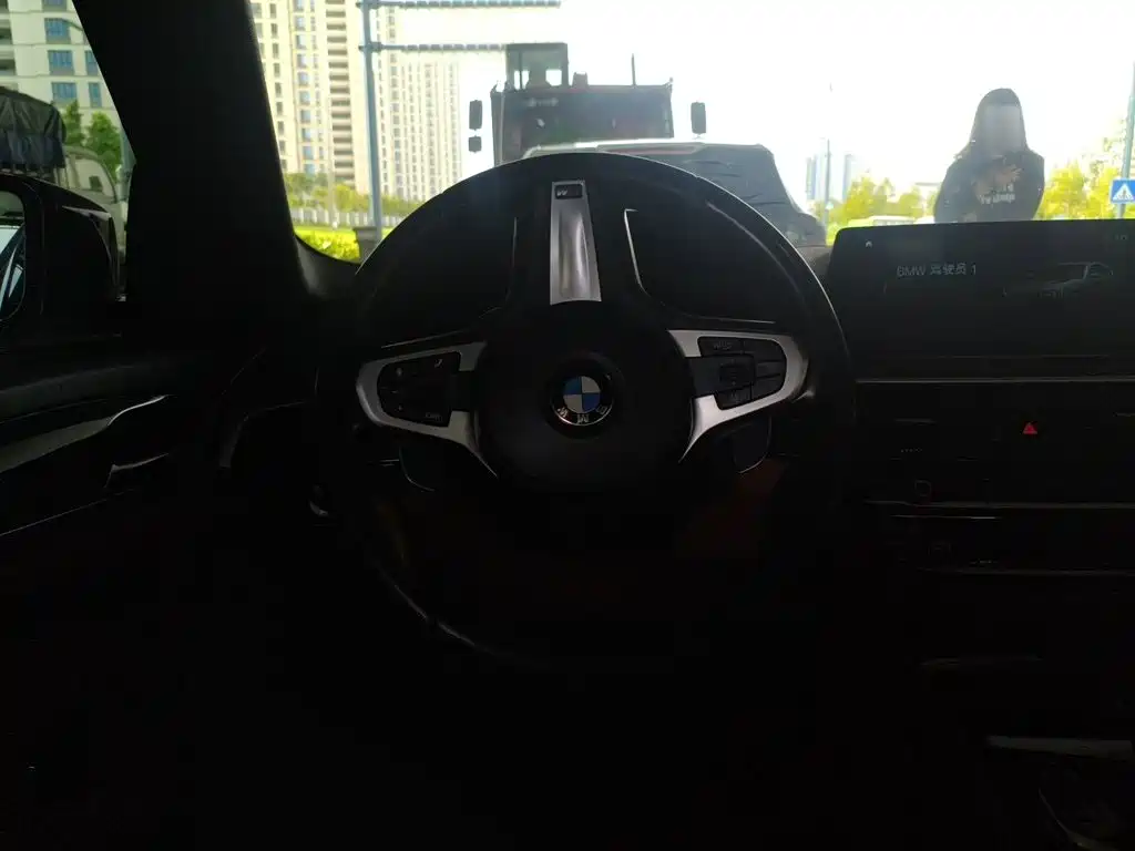 BMW 5 Series — миниатюра 3