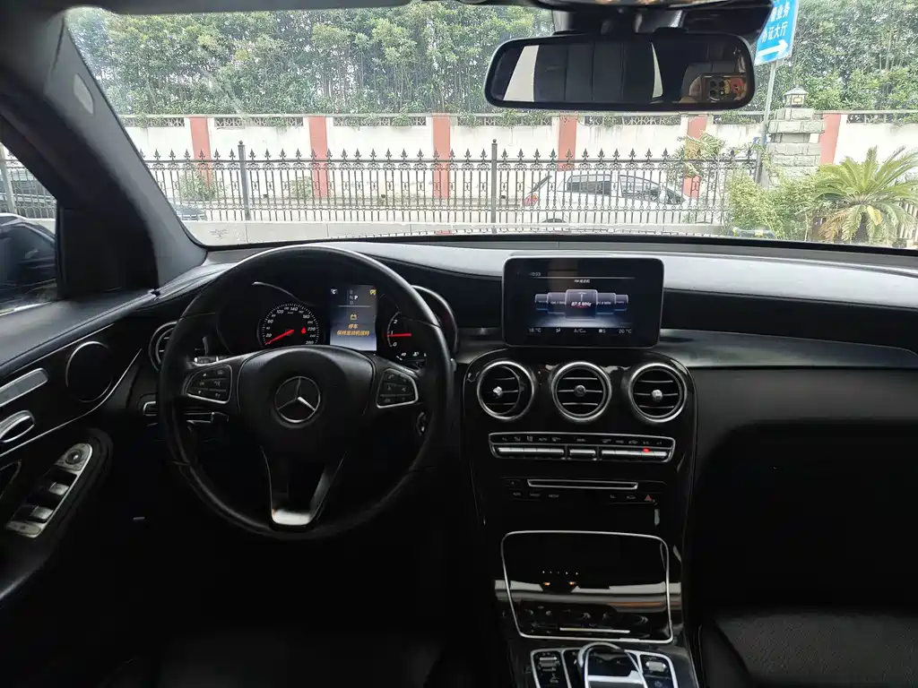 Mercedes-Benz GLC — миниатюра 12