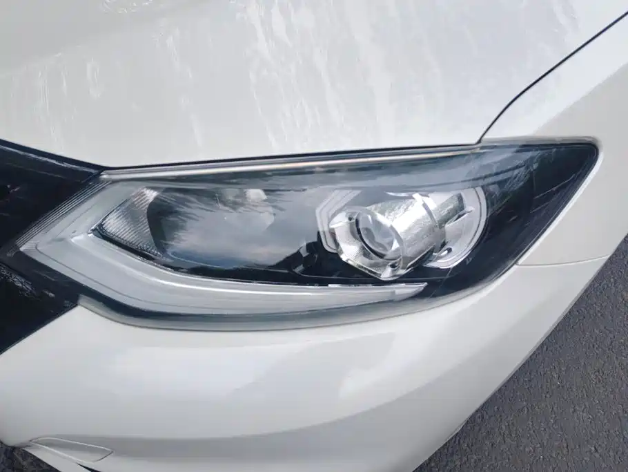 Nissan Tiida — миниатюра 5