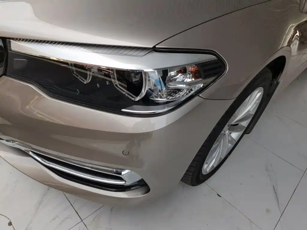 BMW 5 Series — миниатюра 24