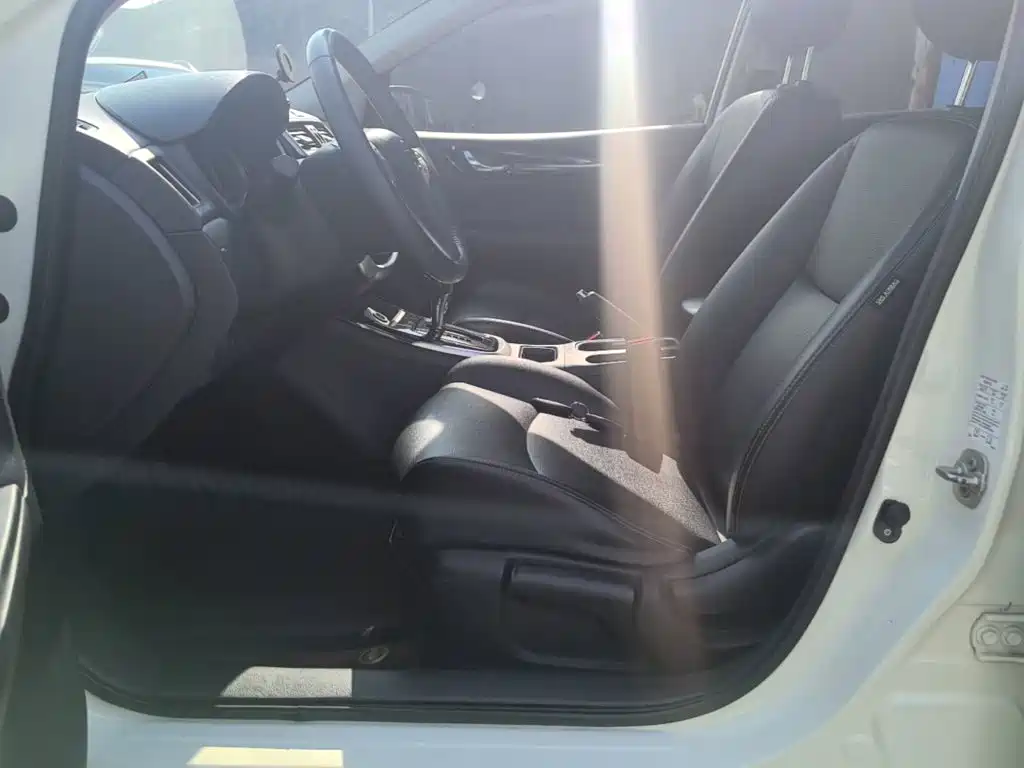 Nissan Tiida — миниатюра 15