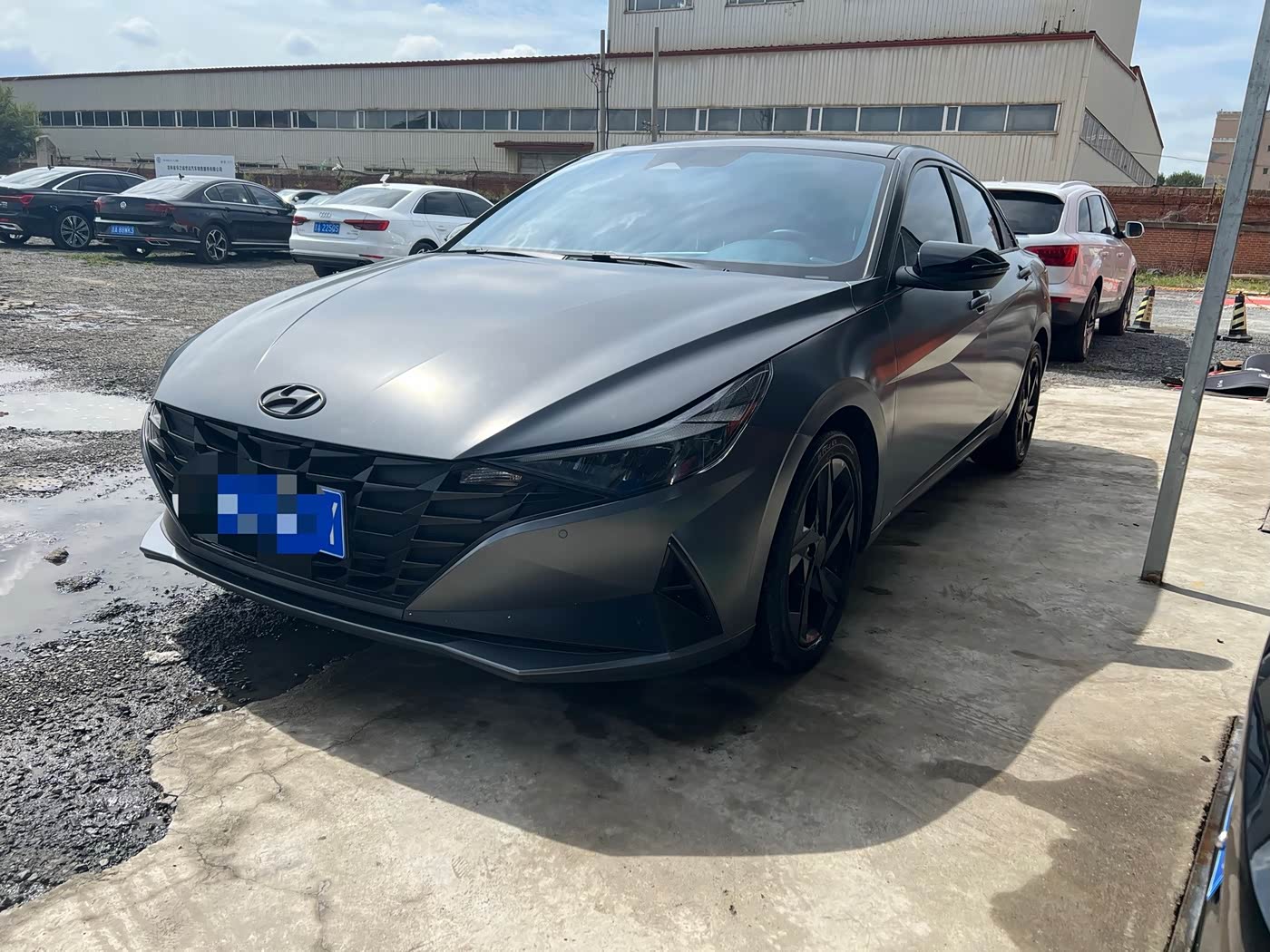 Hyundai Elantra 1.5 л 2022 г. Серебристо-серый, пробег 26000 км