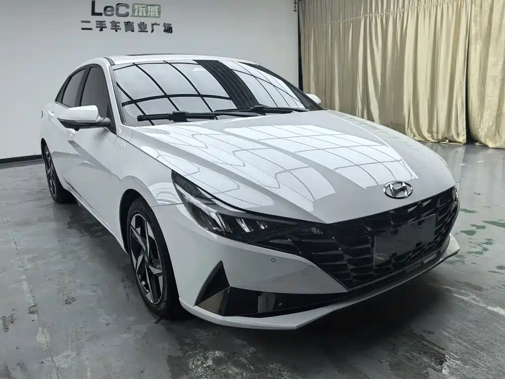 Hyundai Elantra — миниатюра 3