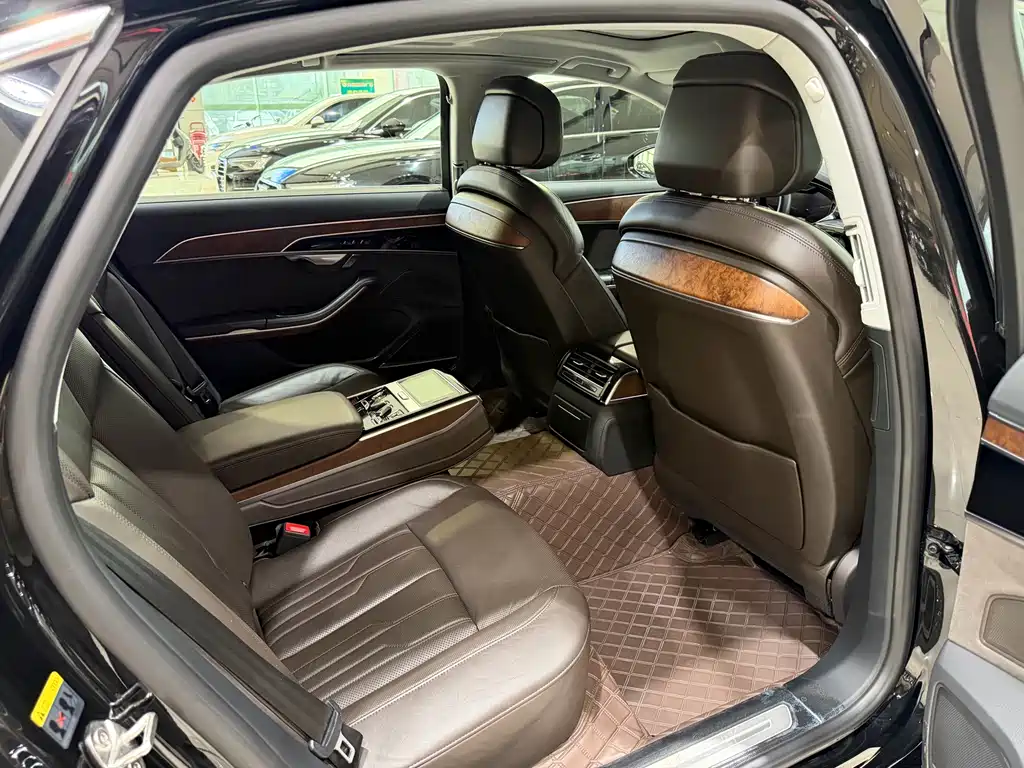 Audi A8 — миниатюра 8