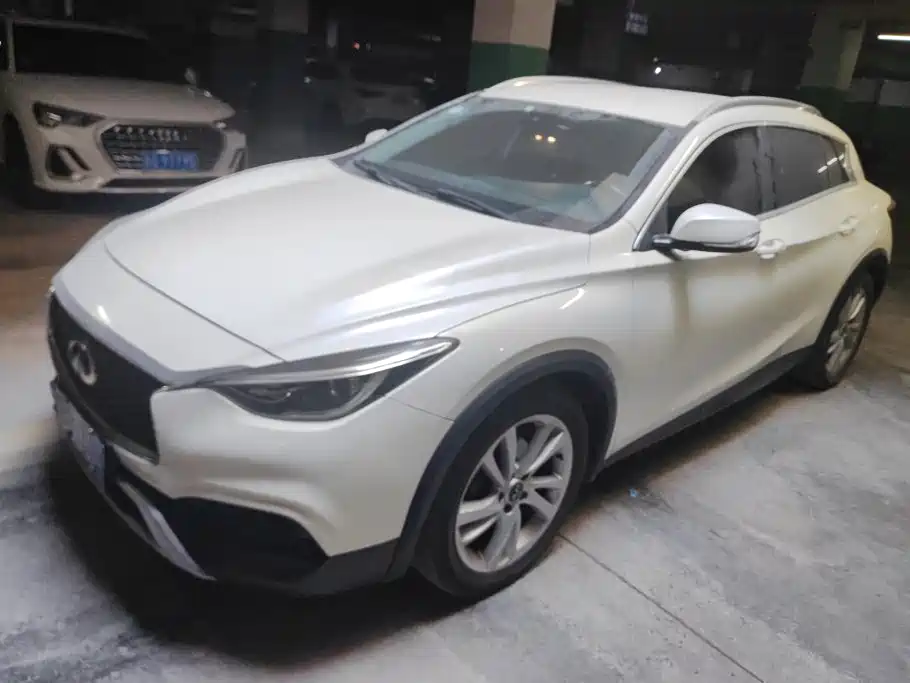 Infiniti QX30