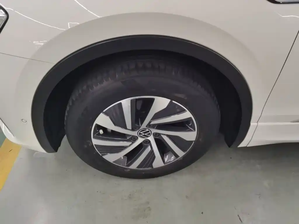 Volkswagen Tiguan L PHEV — миниатюра 23