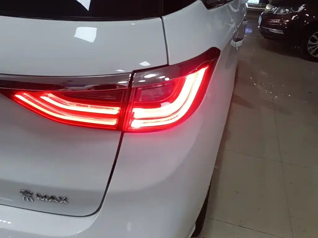 BYD MAX — миниатюра 8