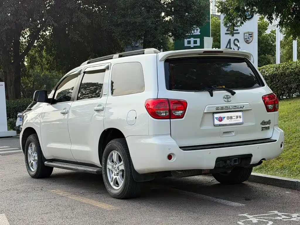 Toyota Sequoia — миниатюра 4